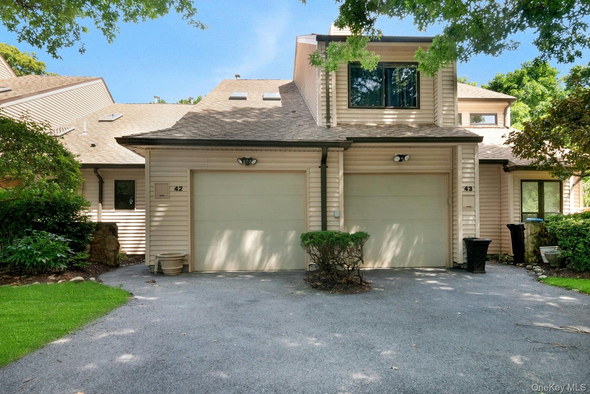 Beautifully renovated one-bedroom townhouse with loft and attached gar...