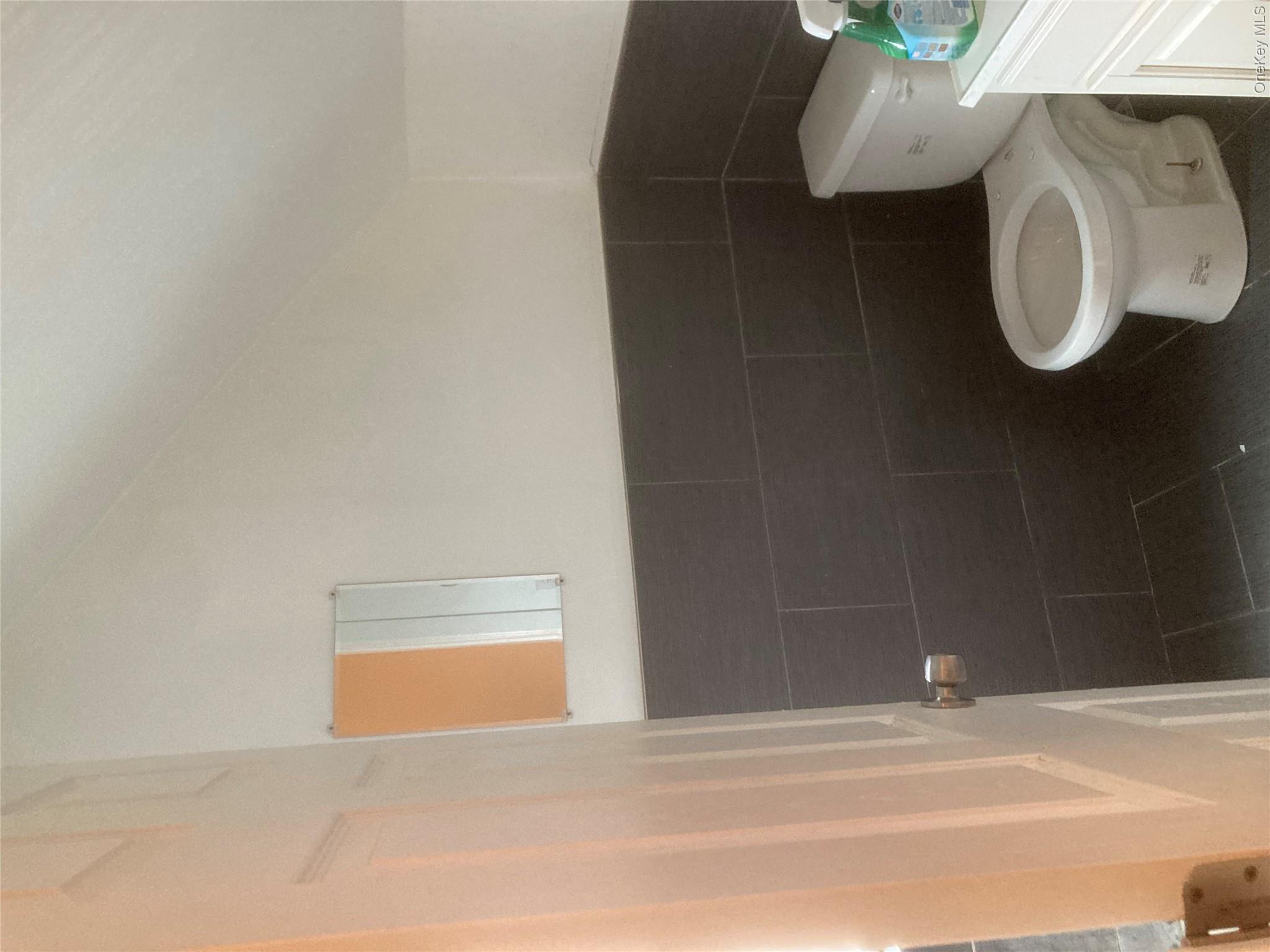 This apartment is located in a great neighborhood in Yonkers, just a s...