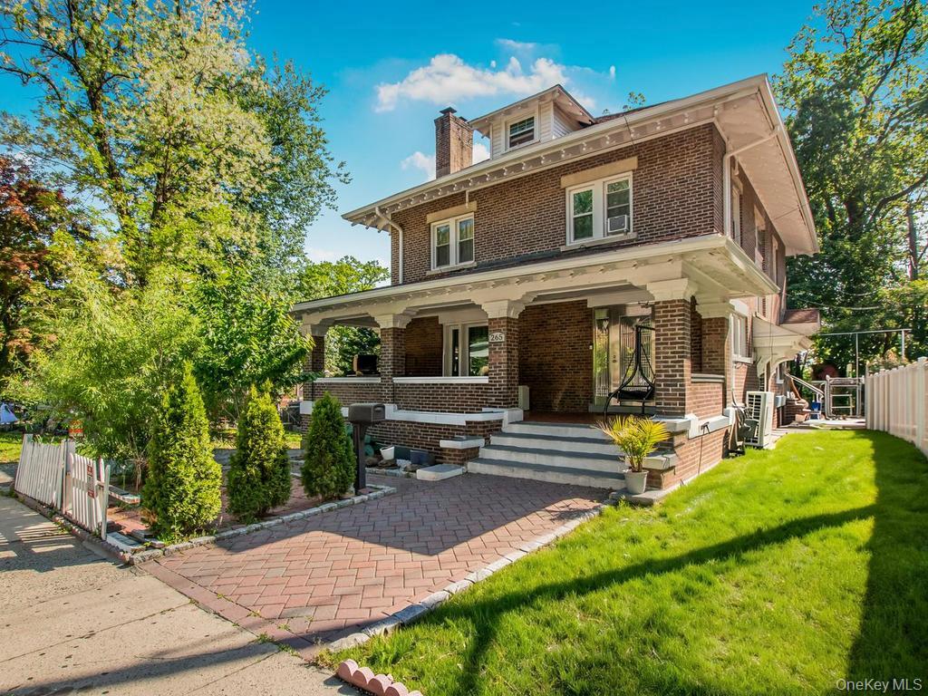 Beautifully renovated brick detached home located on a quiet cul-de-sa...