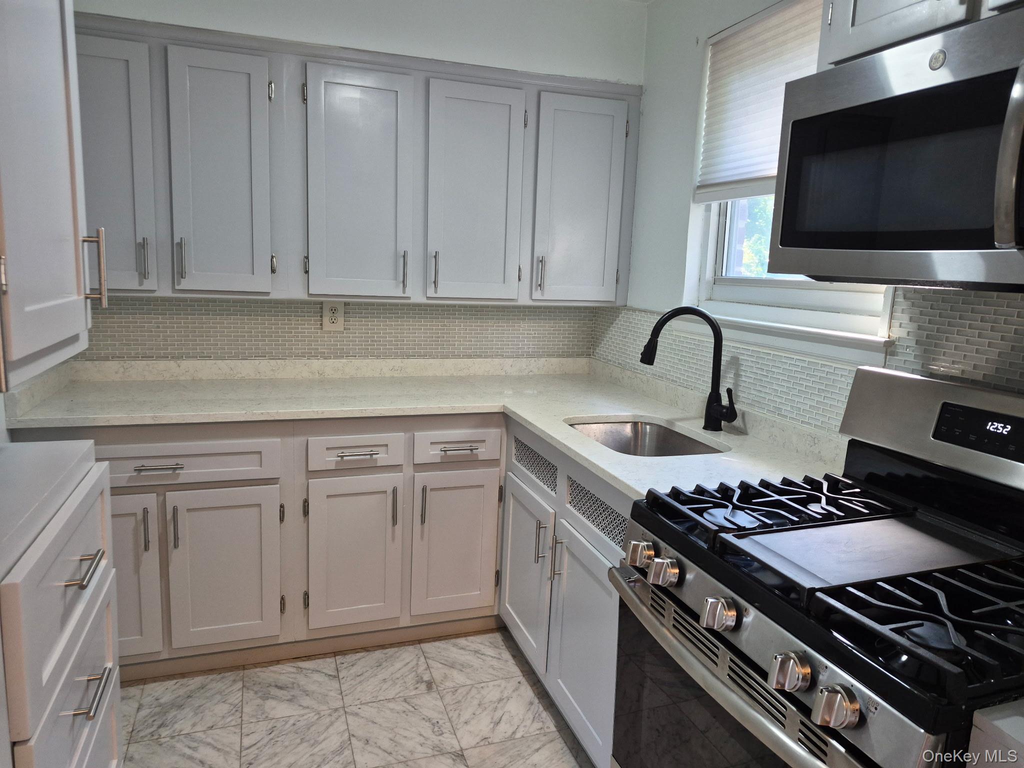 Charming, cozy & renovated 1 bedroom garden apartment in Rumsey Garden...