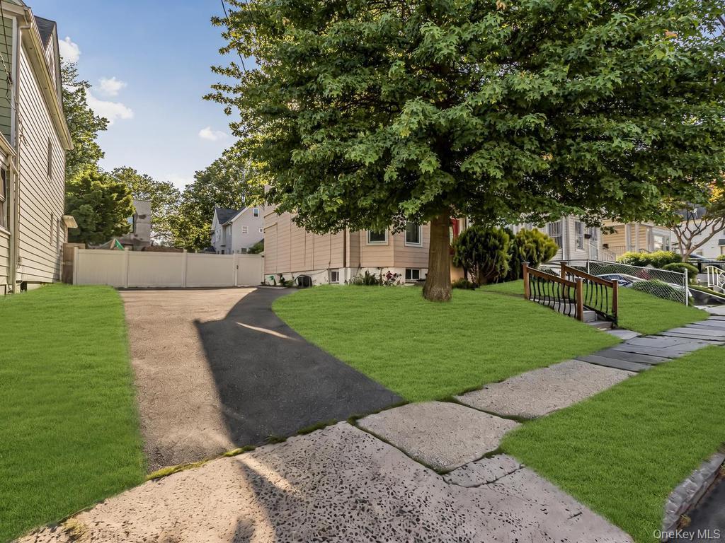 Photo 4 of this property