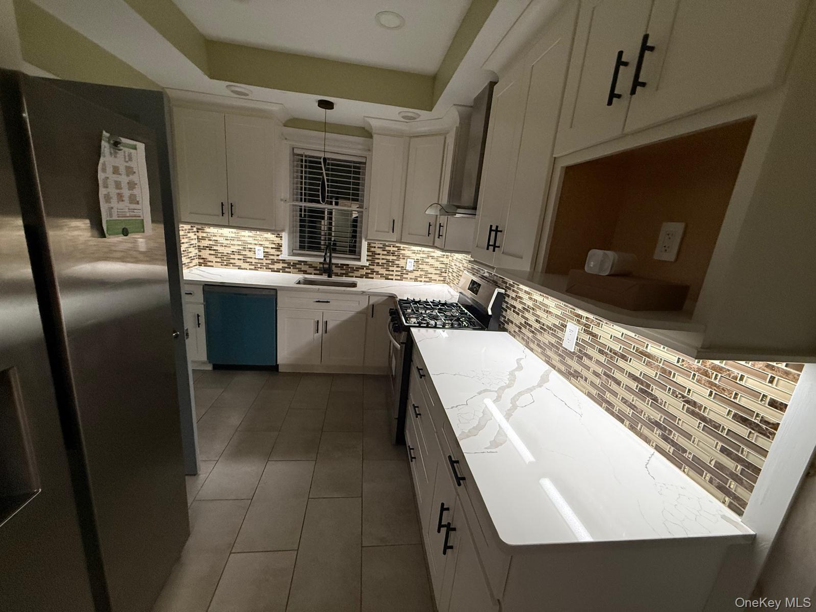 Beautiful 4-bedroom apartment located on the second floor of a 3-famil...