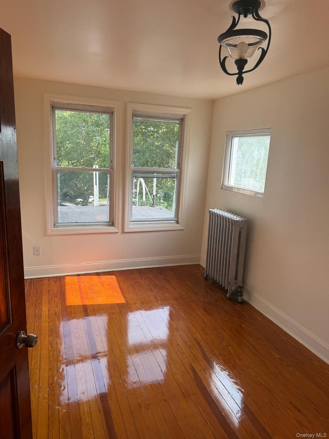 Beautiful 1-bedroom apartment located on the third floor of a 3-family...