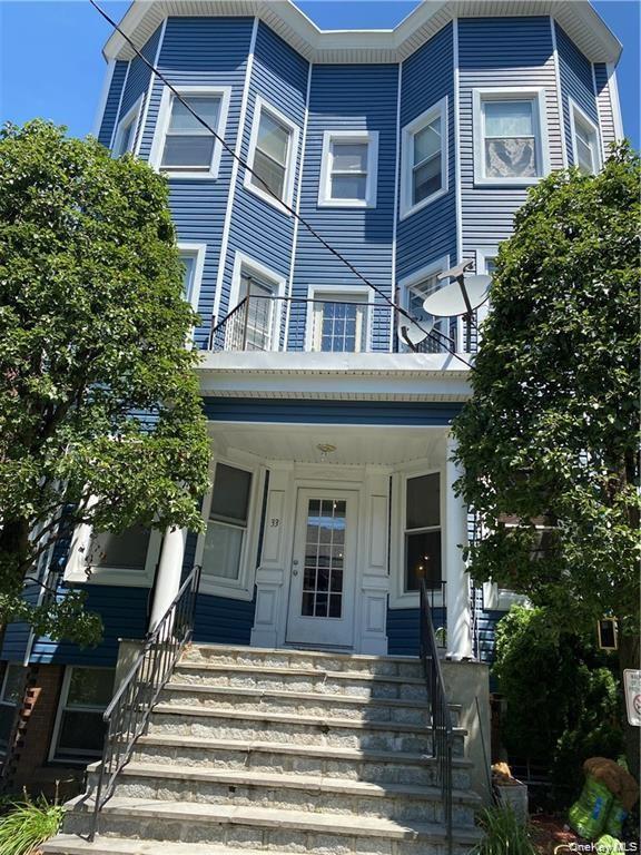 Fabulous opportunity to live in Hastings-on-Hudson. Lovely three bedro...
