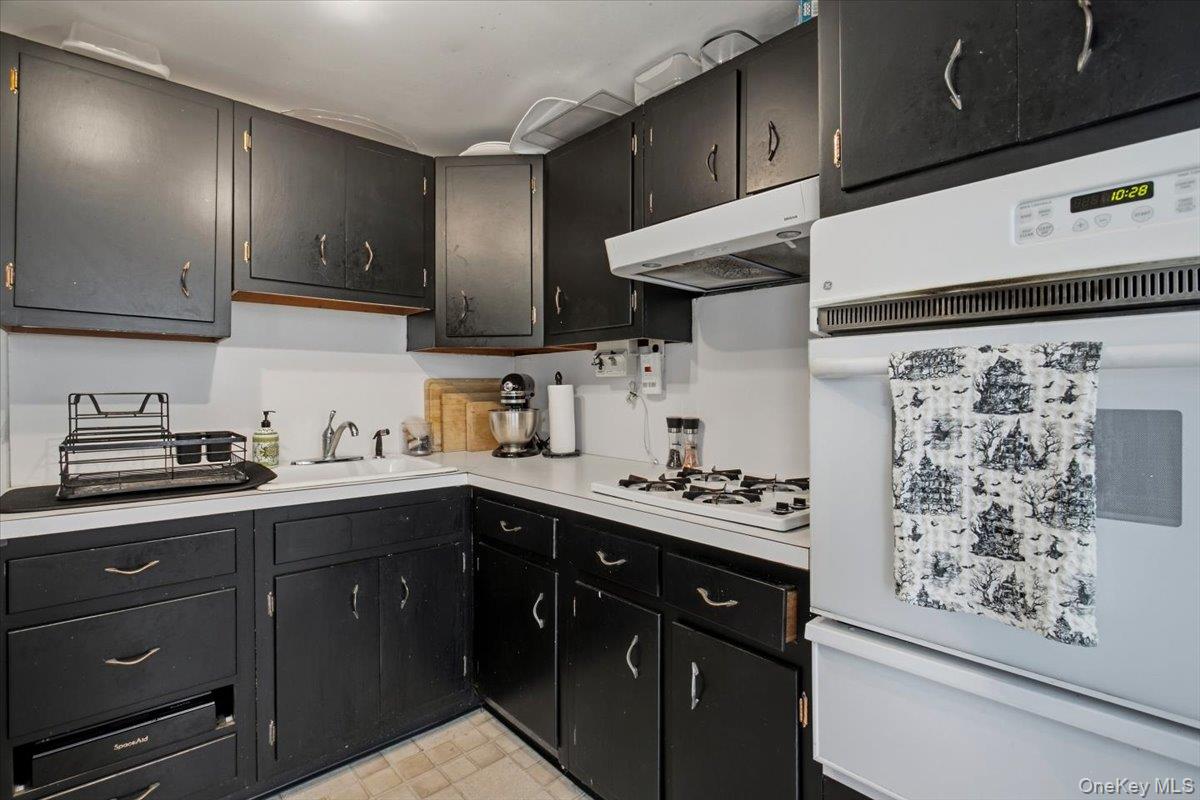 Photo 4 of this property