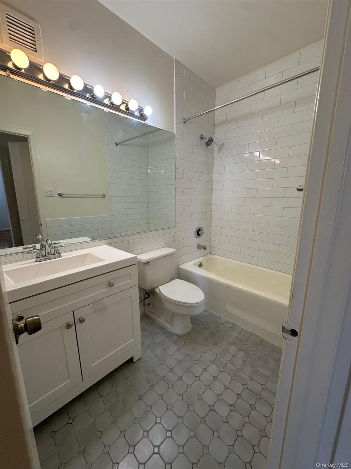 Photo 4 of this property