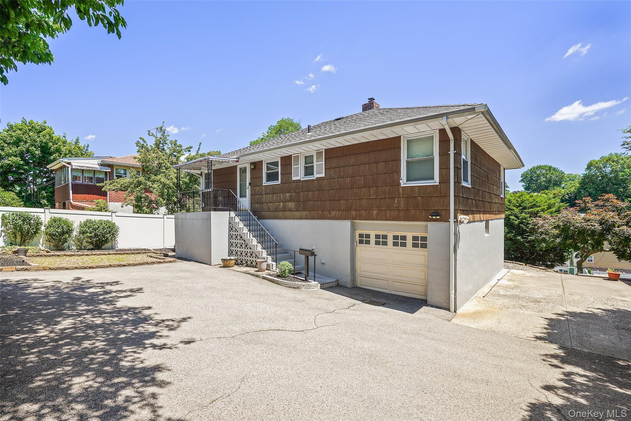 Located in the North-West section of Yonkers, this move-in ready raise...