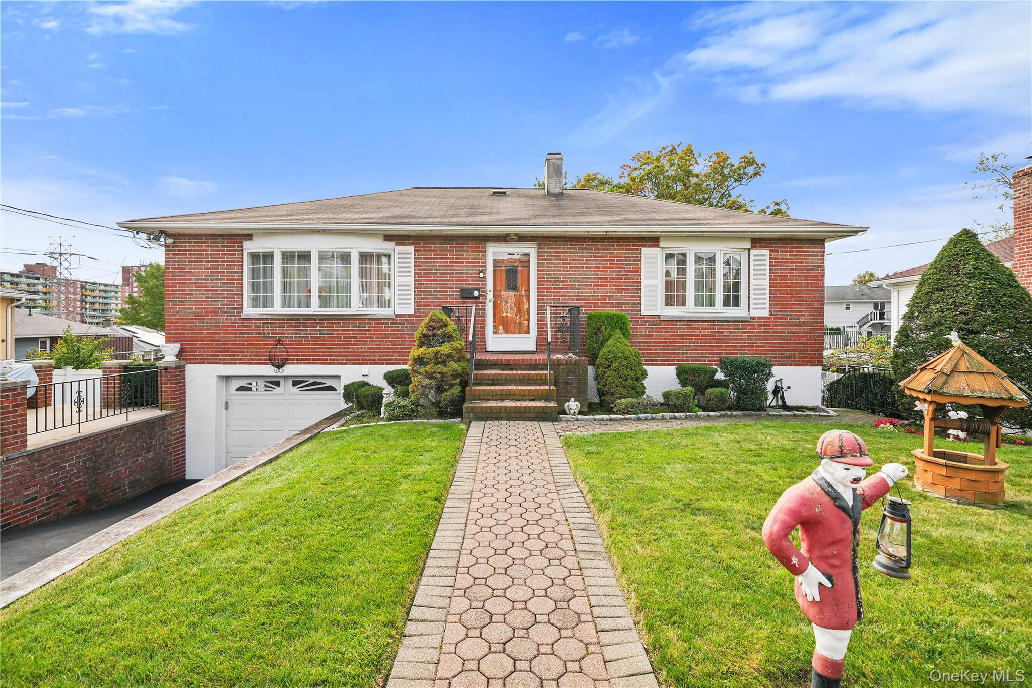 Offered for the first time by its original owner, this well-loved 3-be...