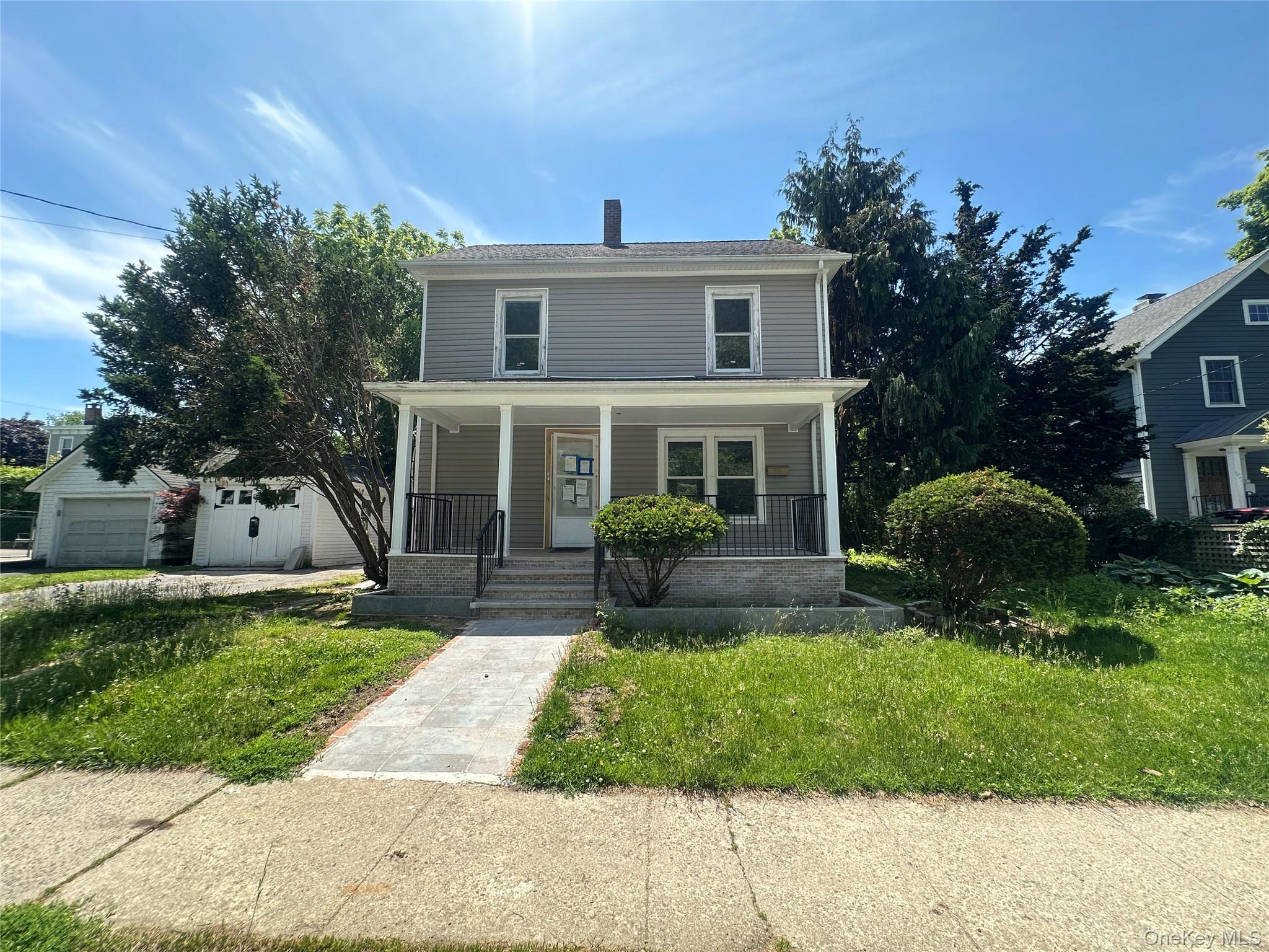 Beautifully Renovated 1920 Colonial in the Heart of Mamaroneck.

Class...