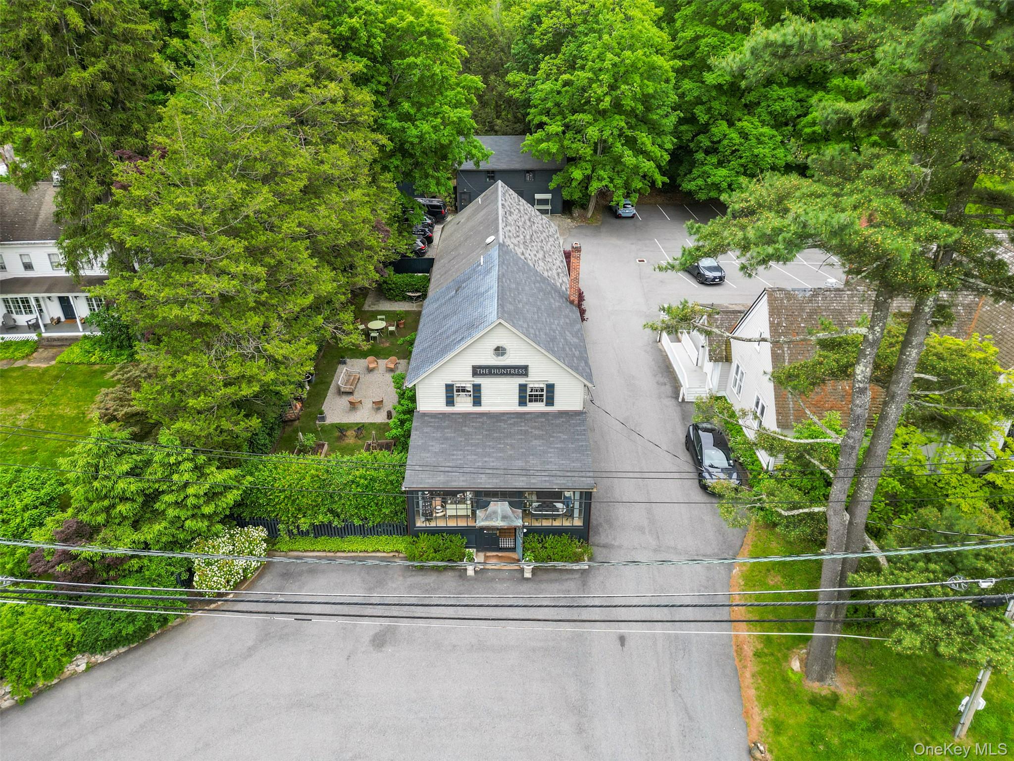 A wonderful apartment set in the heart of Pound Ridge and across from...