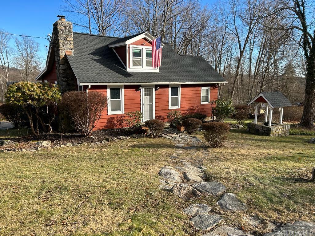 Welcome home to Lake Lincolndale community and this lovingly maintaine...