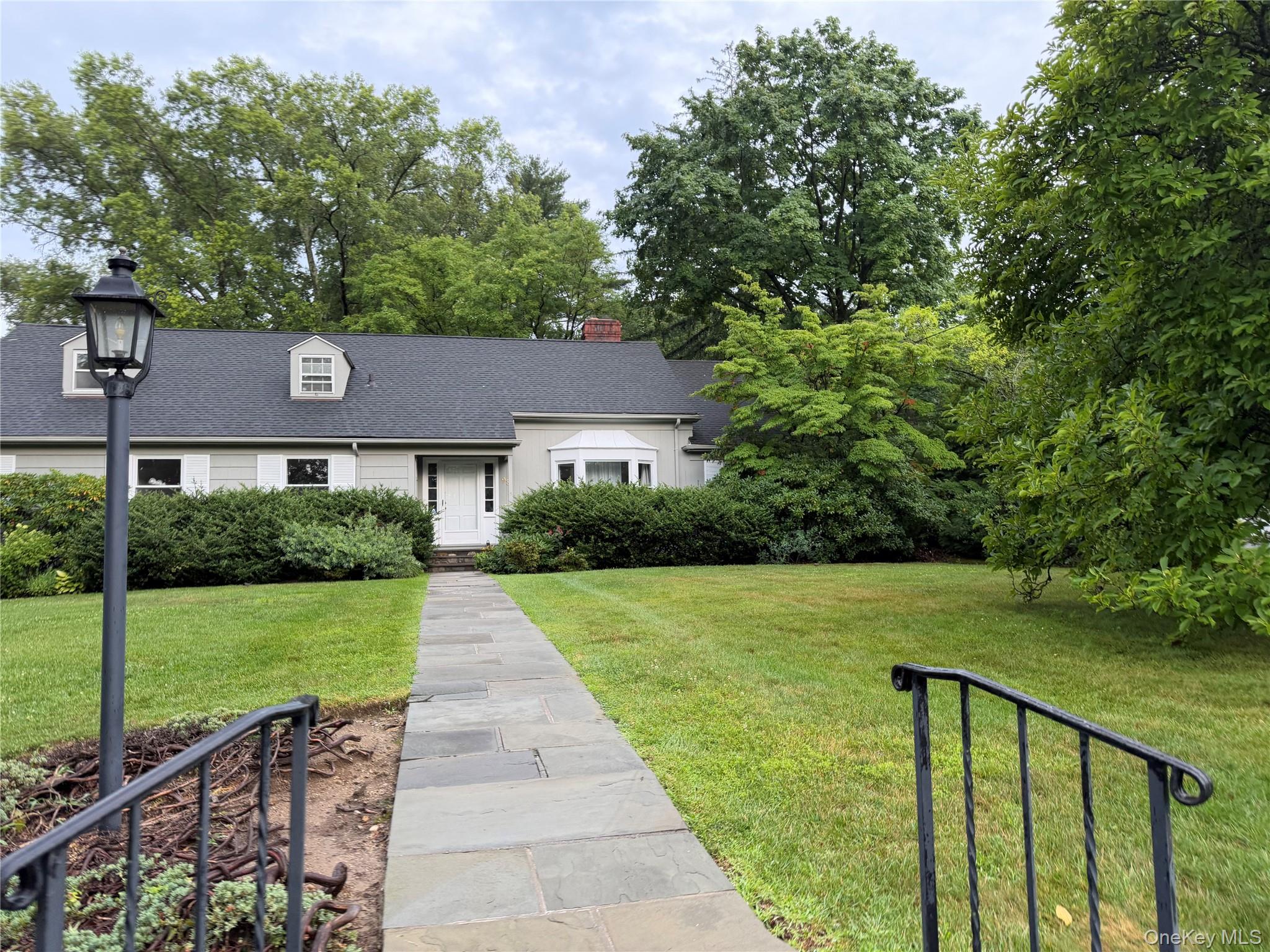 Perfect rental in the highly desirable Heathcote neighborhood of Scars...