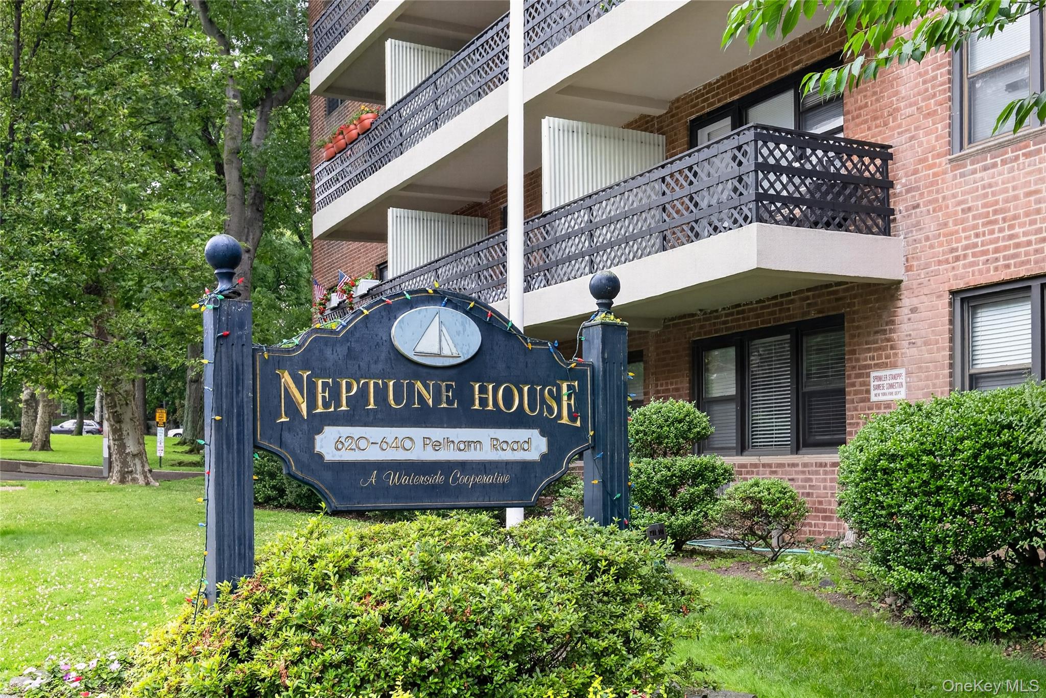 Enjoy easy living in this bright and spacious 1-bedroom co-op on the 5...