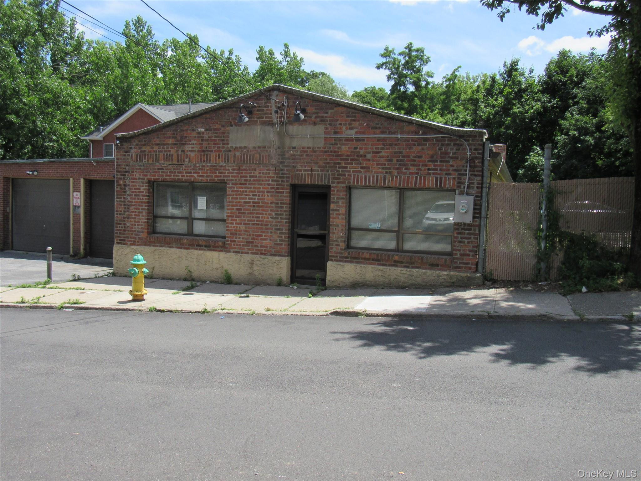 Attention Contractors!! Great location just off Route 9. Ideal for any...