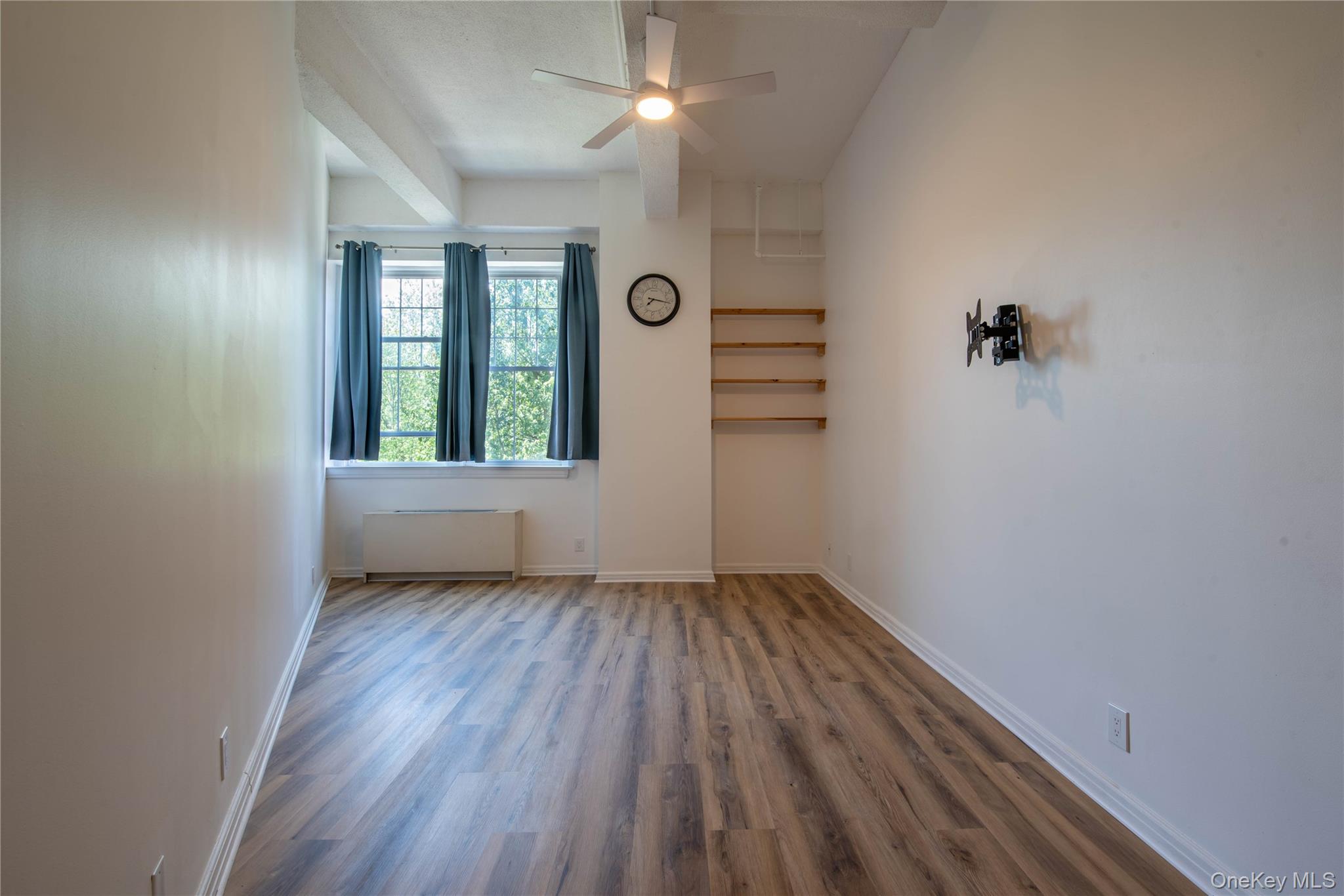 Beautiful condo in big scale minutes driving distance from the train s...