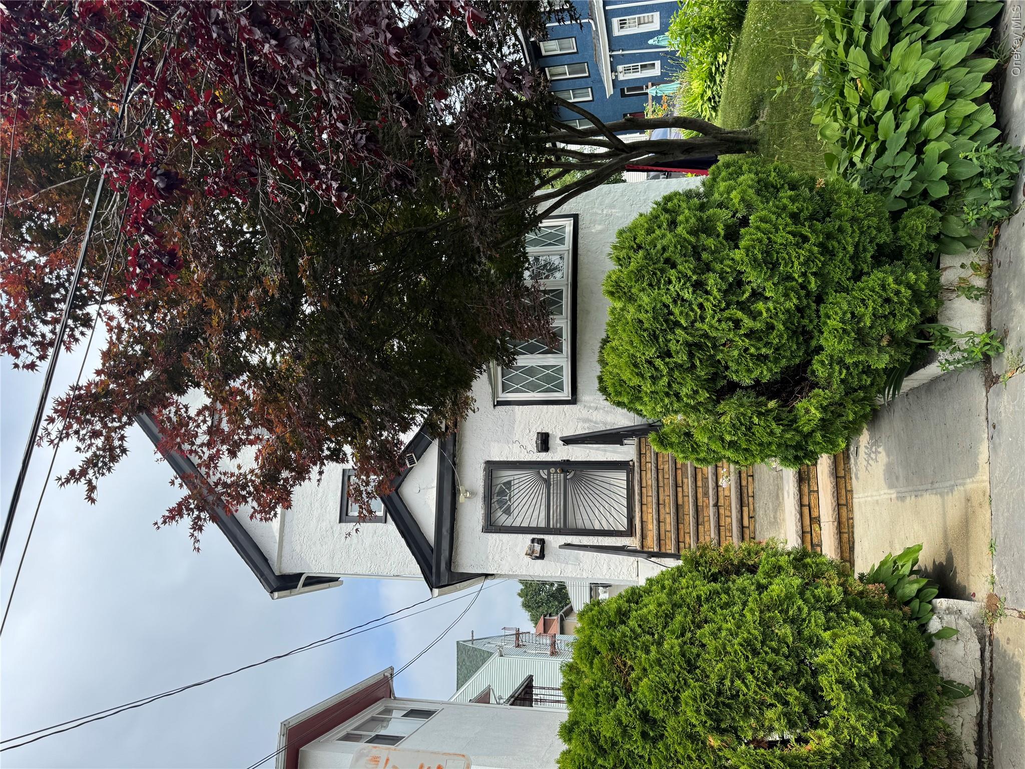 Welcome home to this spacious and inviting 3 bedroom, 1 bathroom duple...