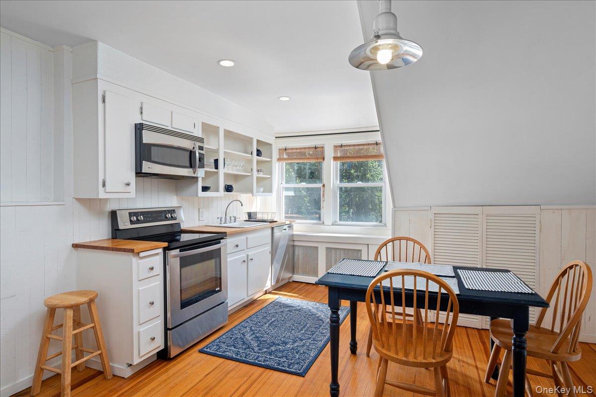 Photo 7 of this property