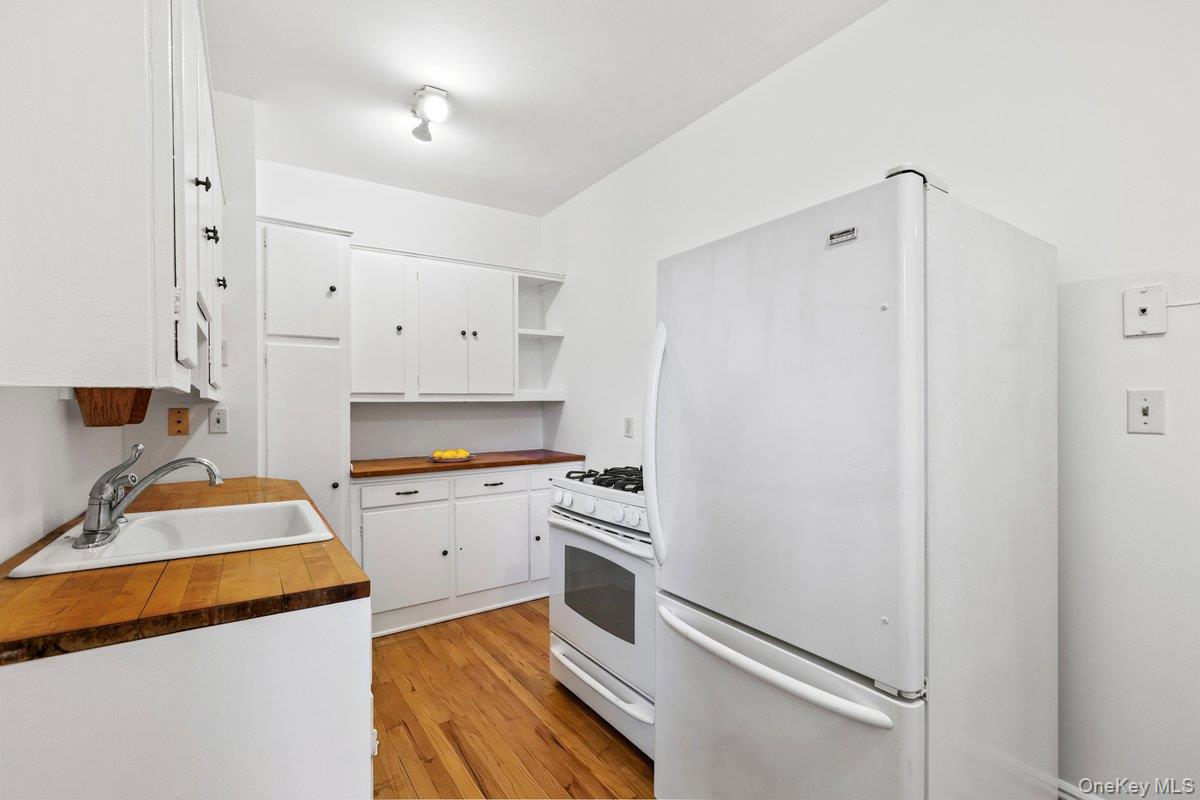 Photo 6 of this property