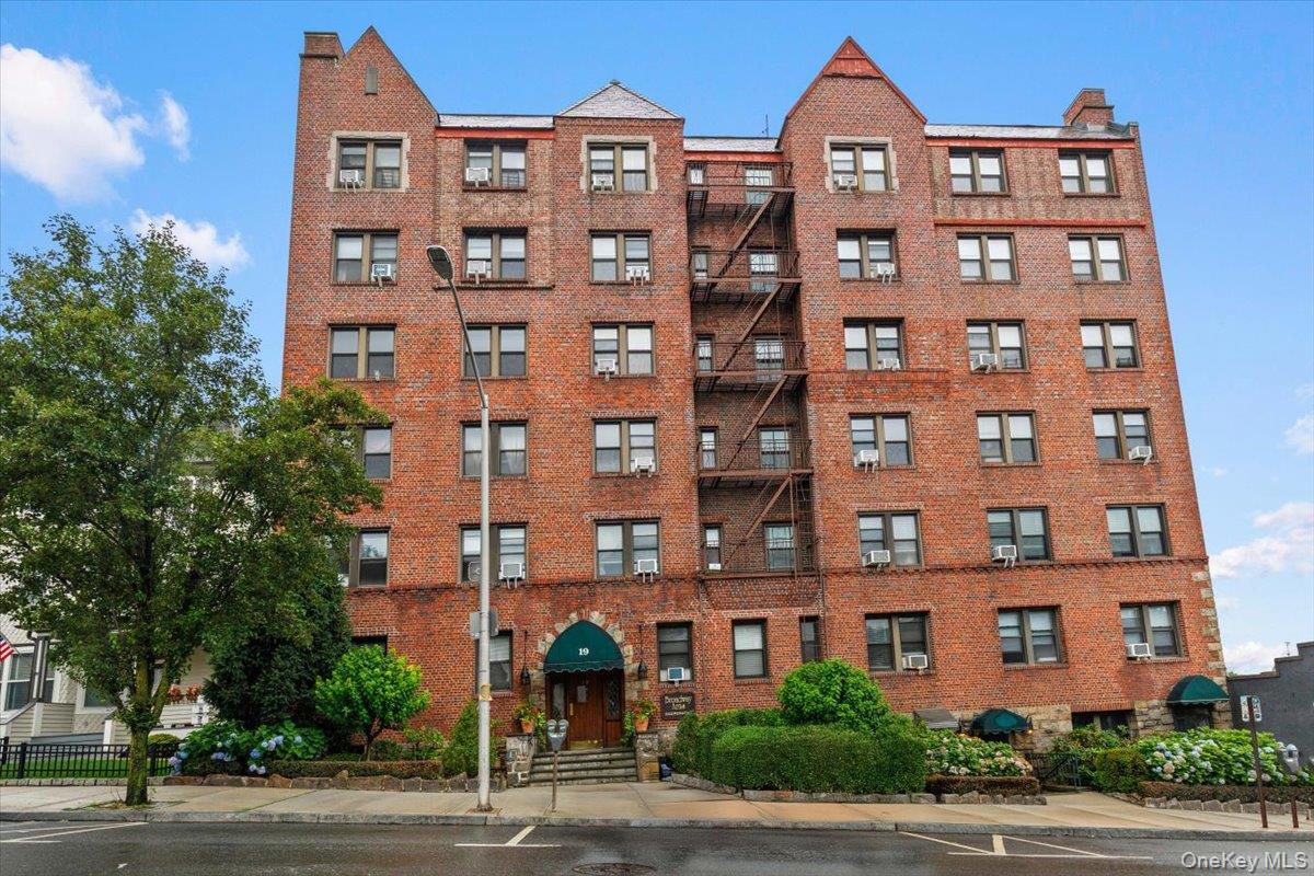 Rare Broadway Arms 2-bedroom unit available in the Village of Tarrytow...