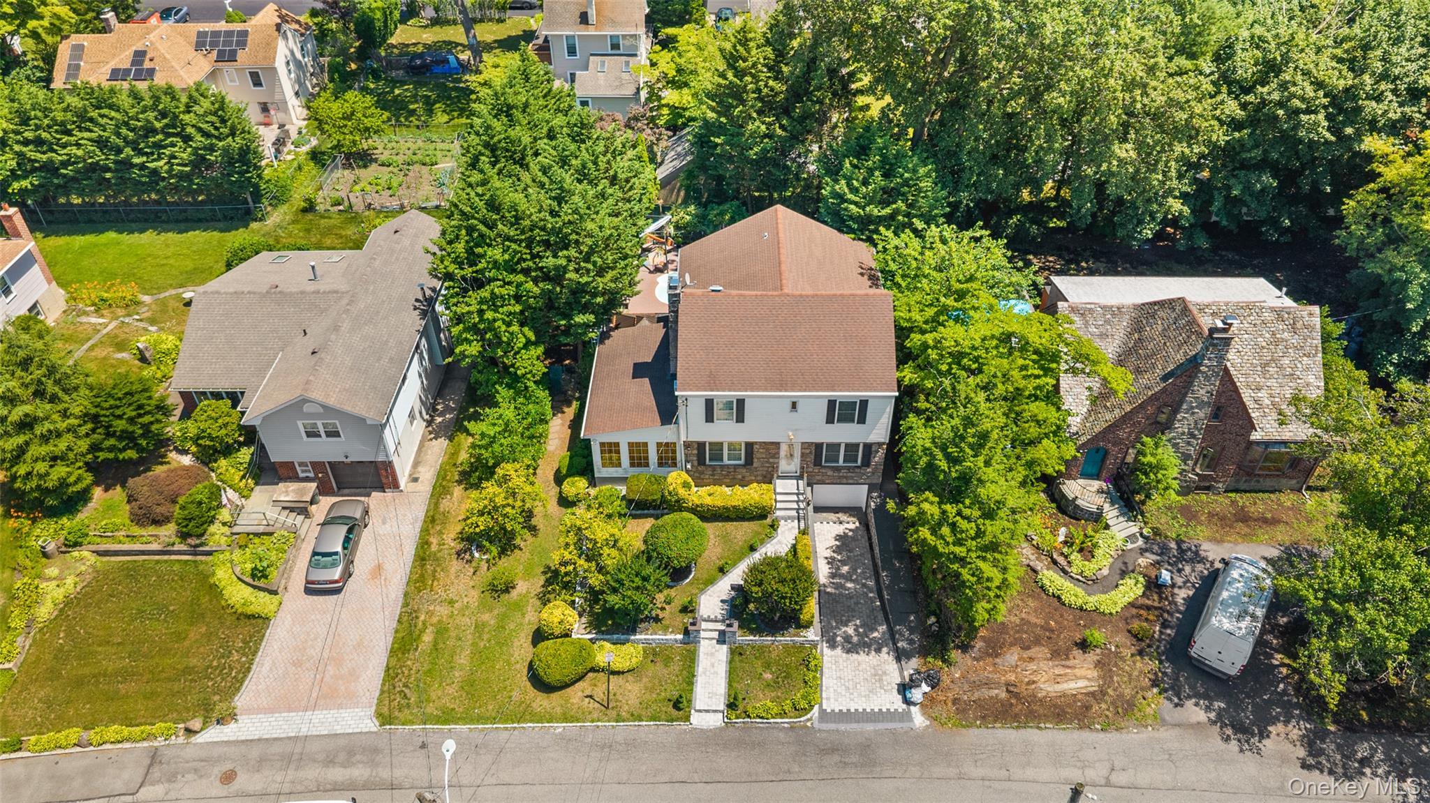 Renovated 4-Bedroom, 3-Full-Bath Residence — Luxury Living & Entertain...