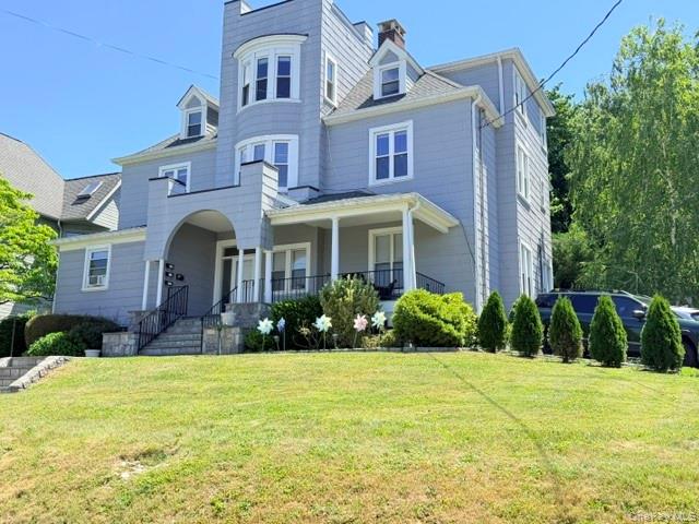 Wonderful 2 Bedroom apartment with partial views of the Hudson river,...