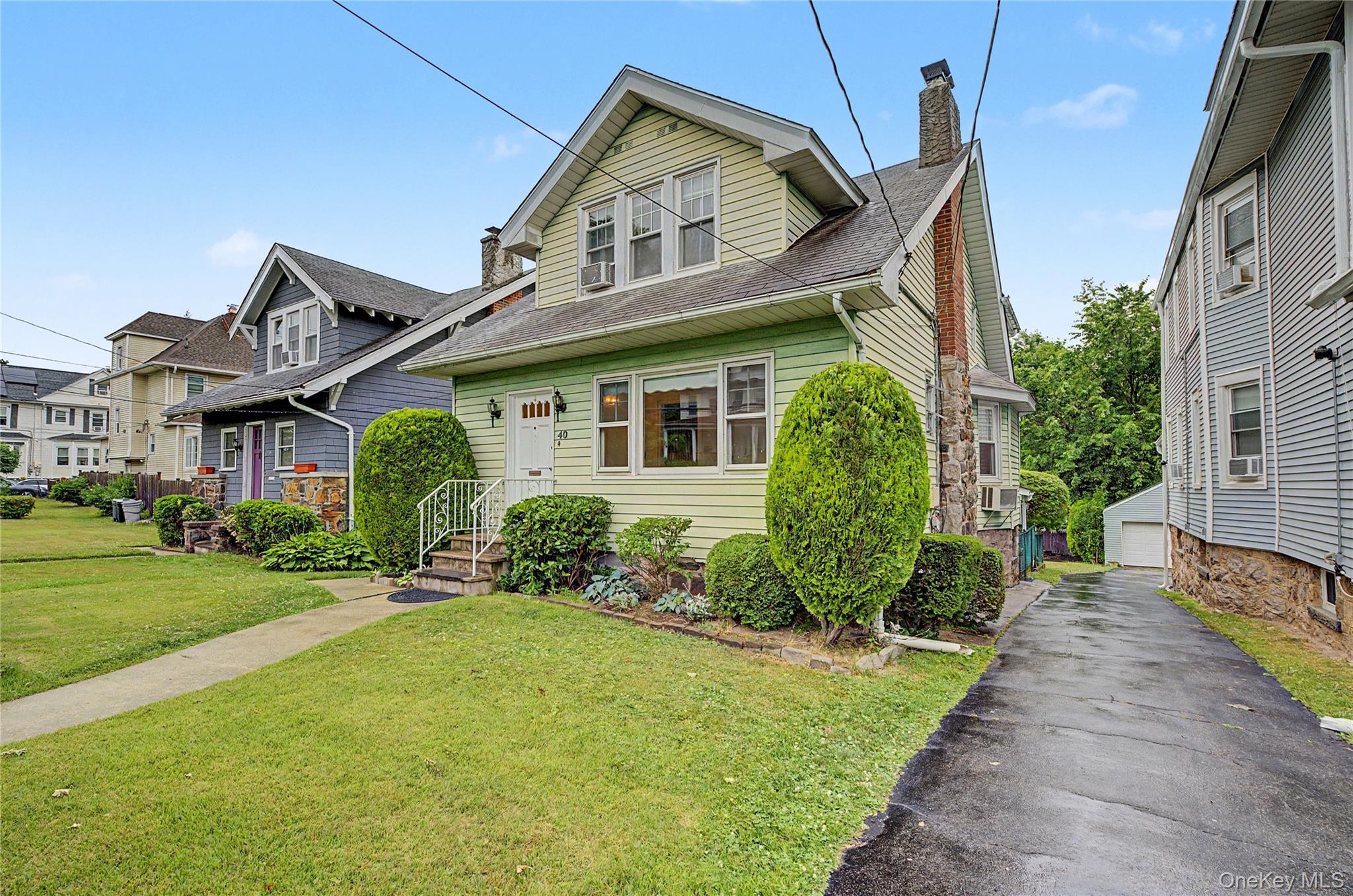 Welcome to this picture-perfect Colonial in the desirable Sunset View...
