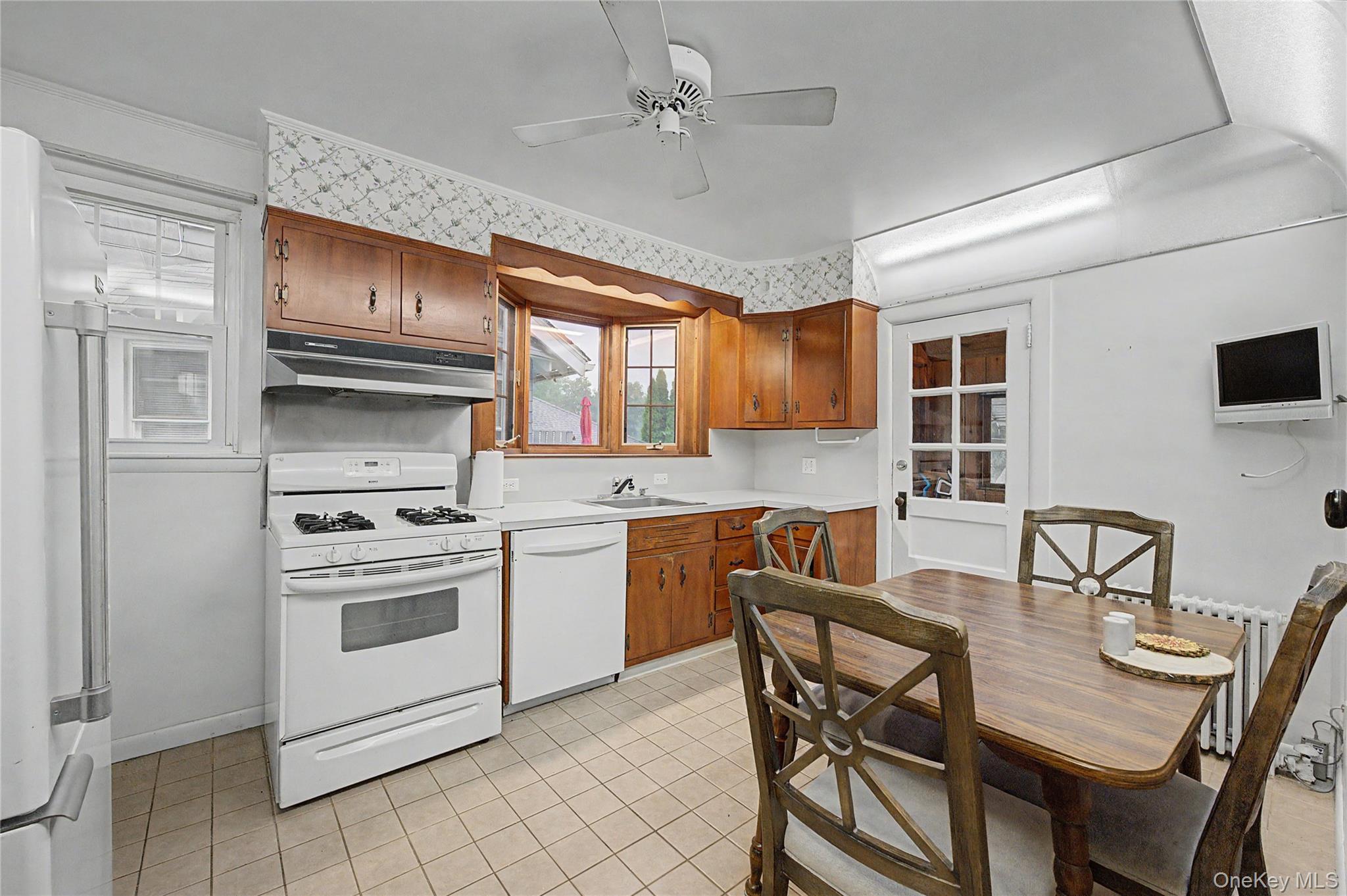 Photo 10 of this property