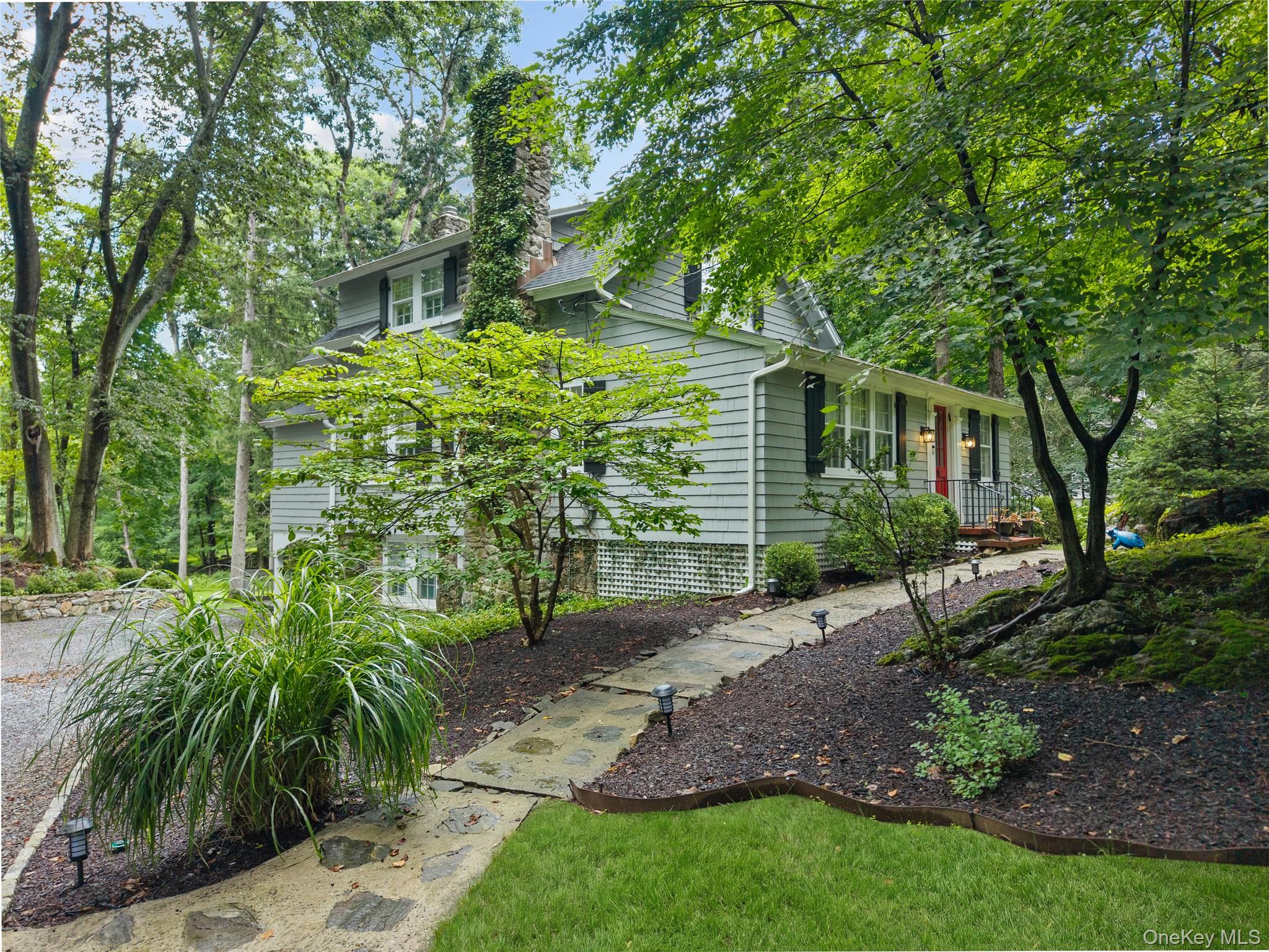 Enter into this enduring Colonial blending elegance with today's lifes...