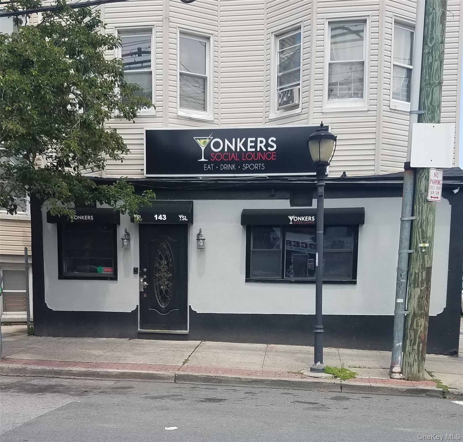 Turnkey restaurant/bar available for lease. Previously fully operation...