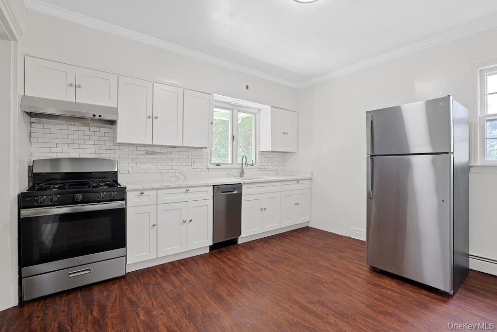 Charming Village Rental with outdoor space in Chappaqua! Step into the...