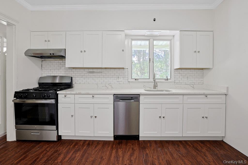 Photo 3 of this property