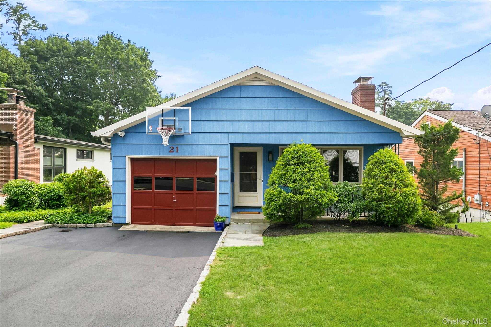 Prime location meets effortless river town living. This versatile 3-le...