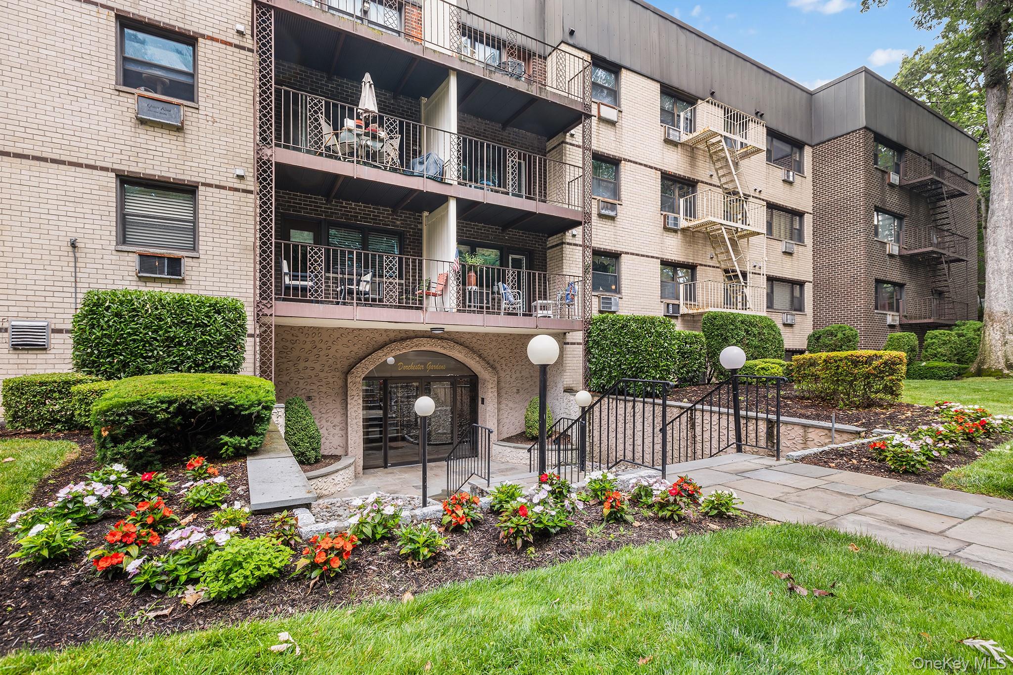 Spacious and versatile apartment featuring an extra-large living room...