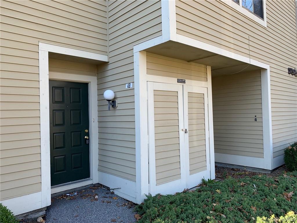 Feel right at home in this cozy studio apartment in the Oakridge condo...