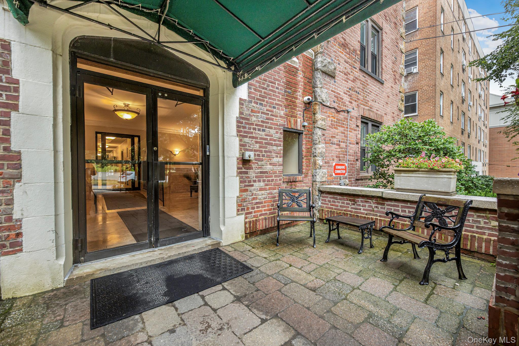 Welcome to this beautifully renovated 1-bedroom, 1-bathroom apartment...