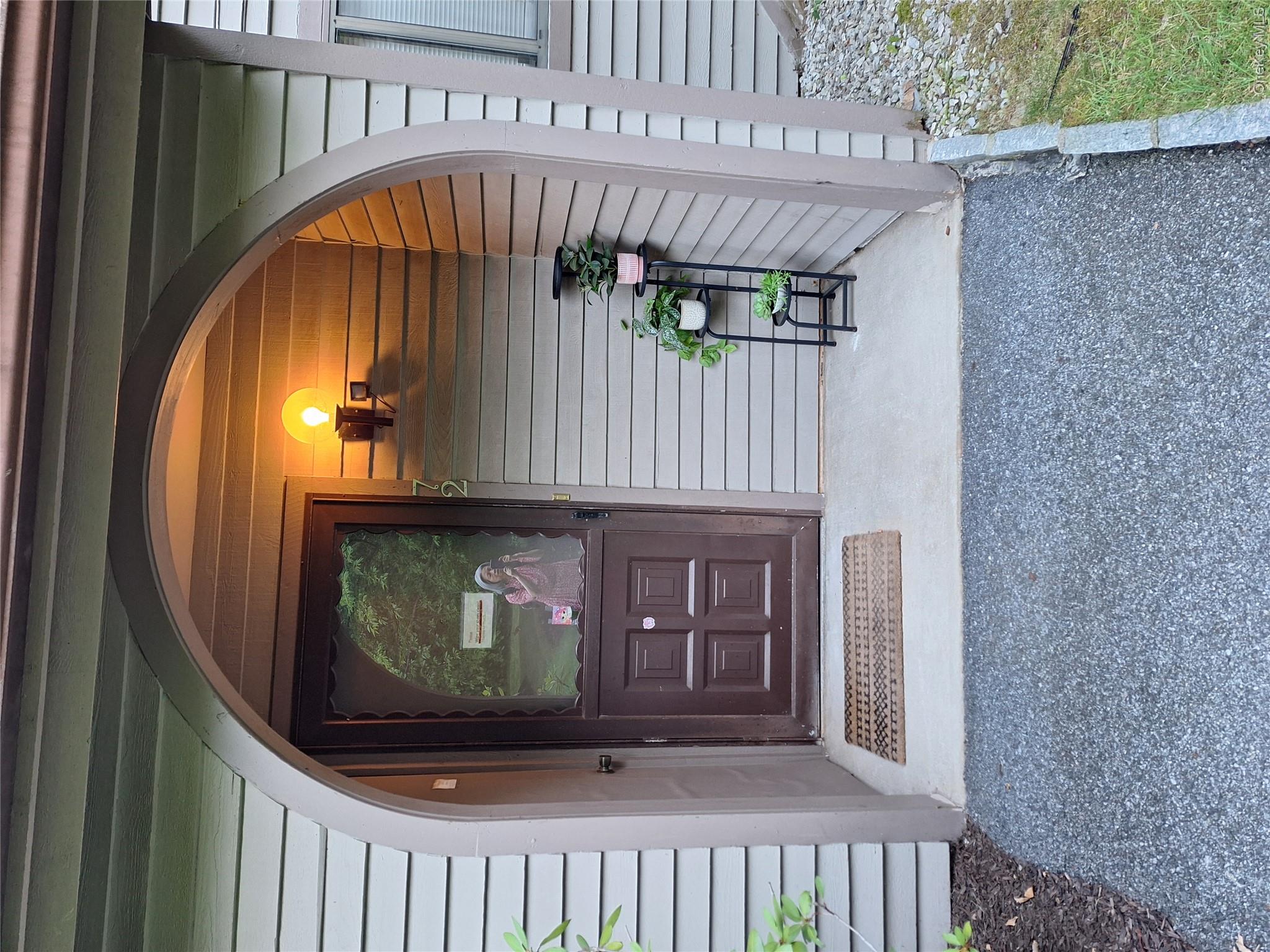 WOW! A rare in great demand NO step cheerful, quaint, clean one level...