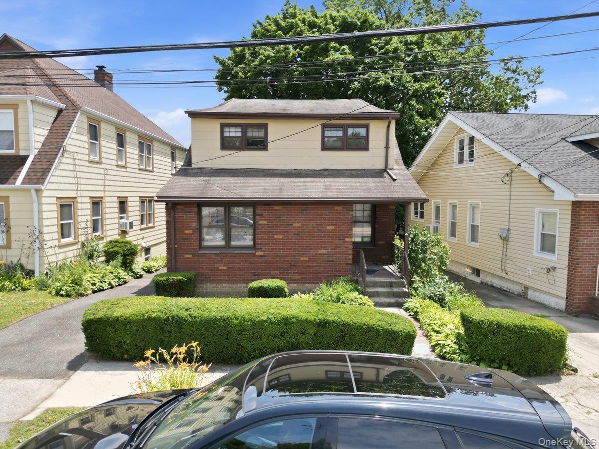 Nestled in the coveted Dunnwoodie neighborhood of Yonkers, just 25 min...