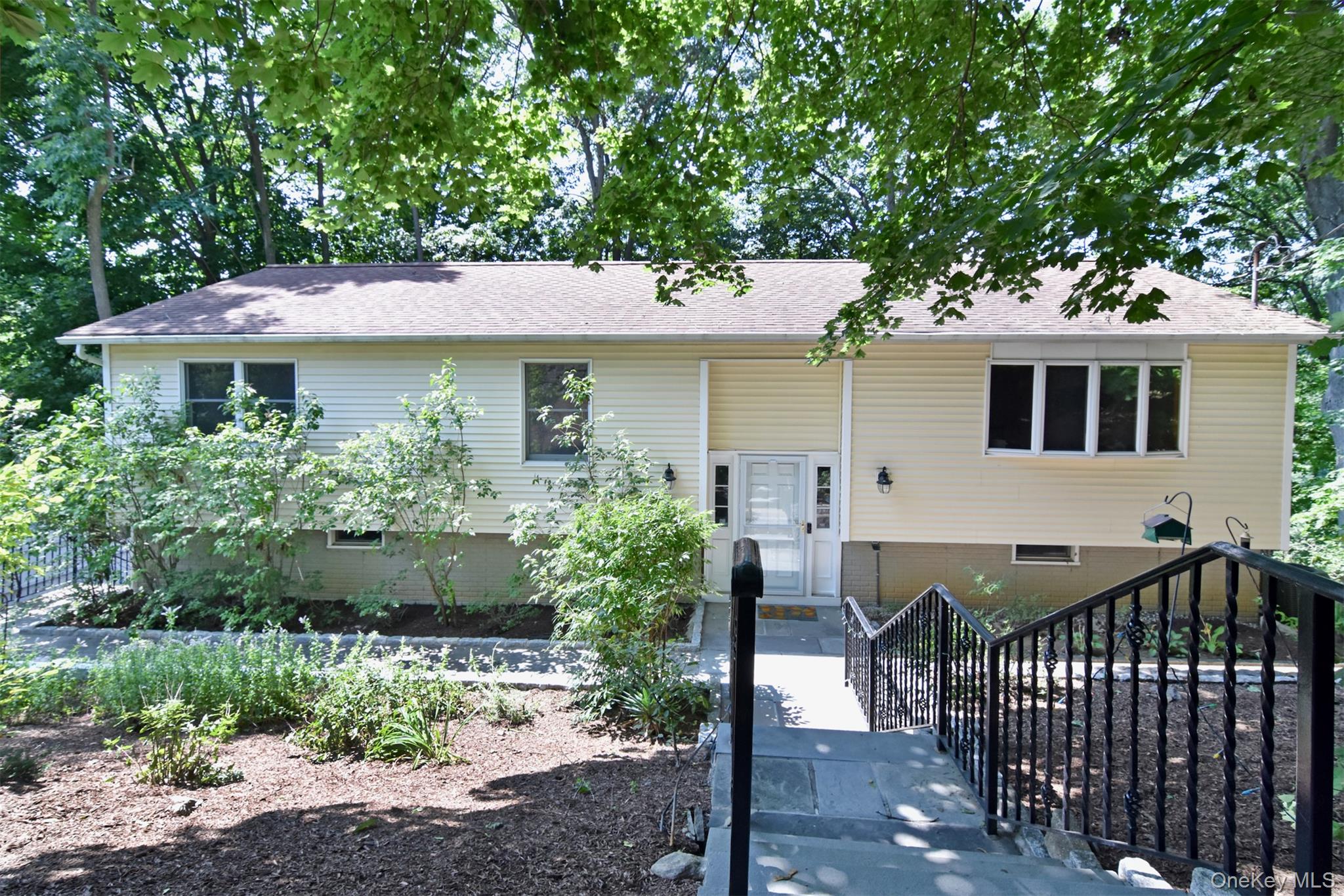 Ardsley Schools. Single Family Detached 3 Bedrooms, 2 and a half Bath...