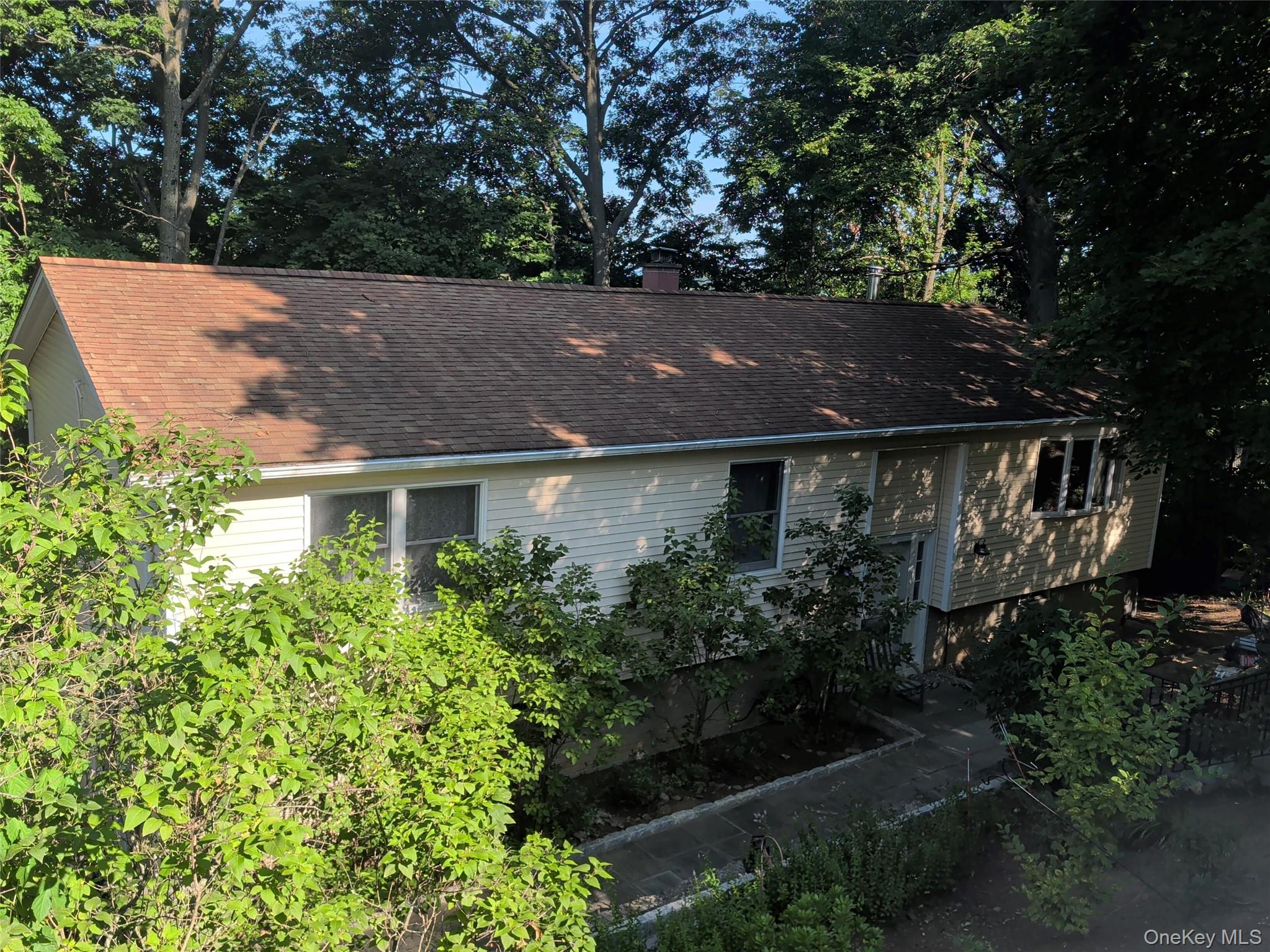 Ardsley Schools. Original Owners, Original Kitchen and Baths. Single F...