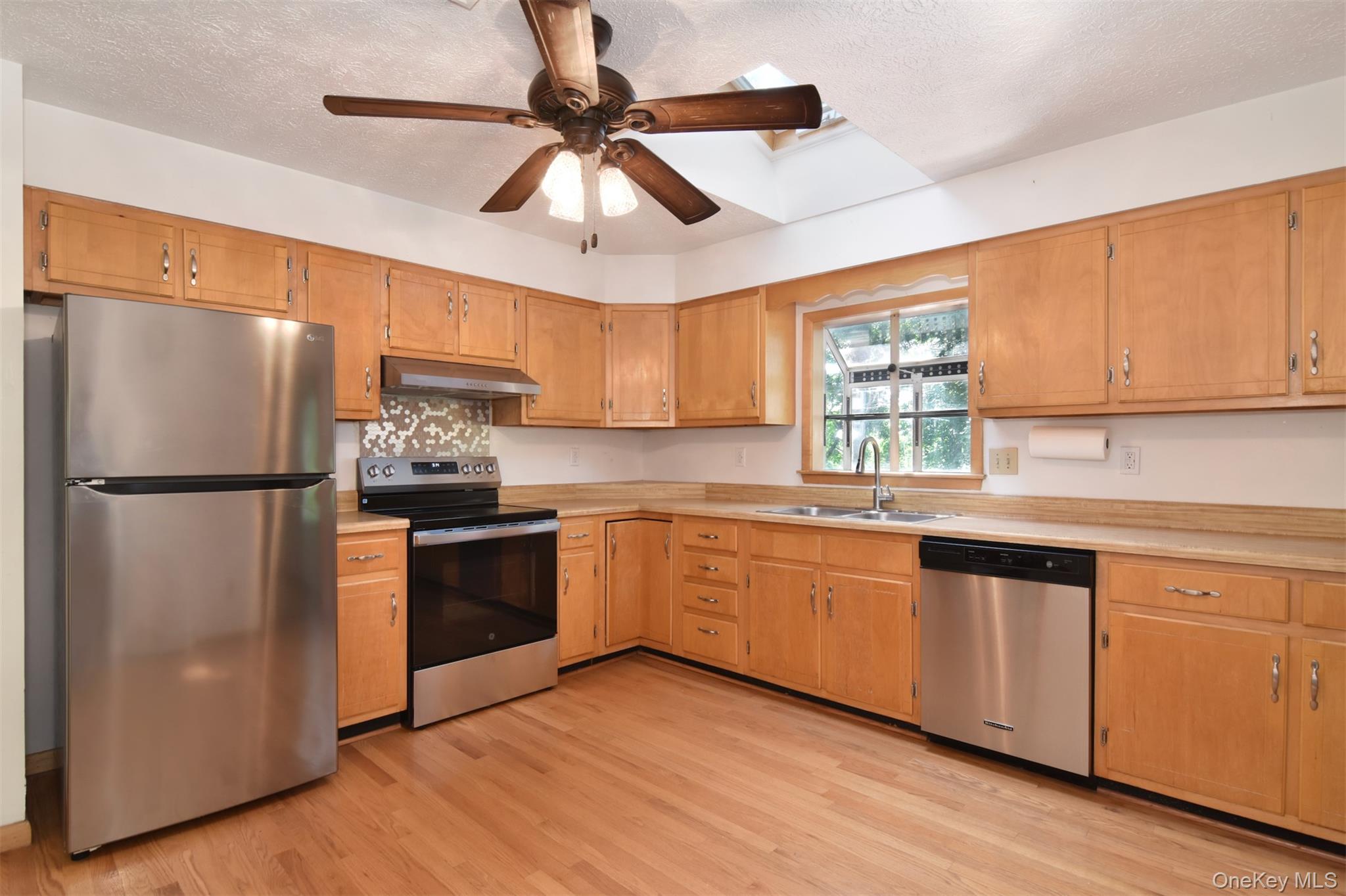 Photo 6 of this property
