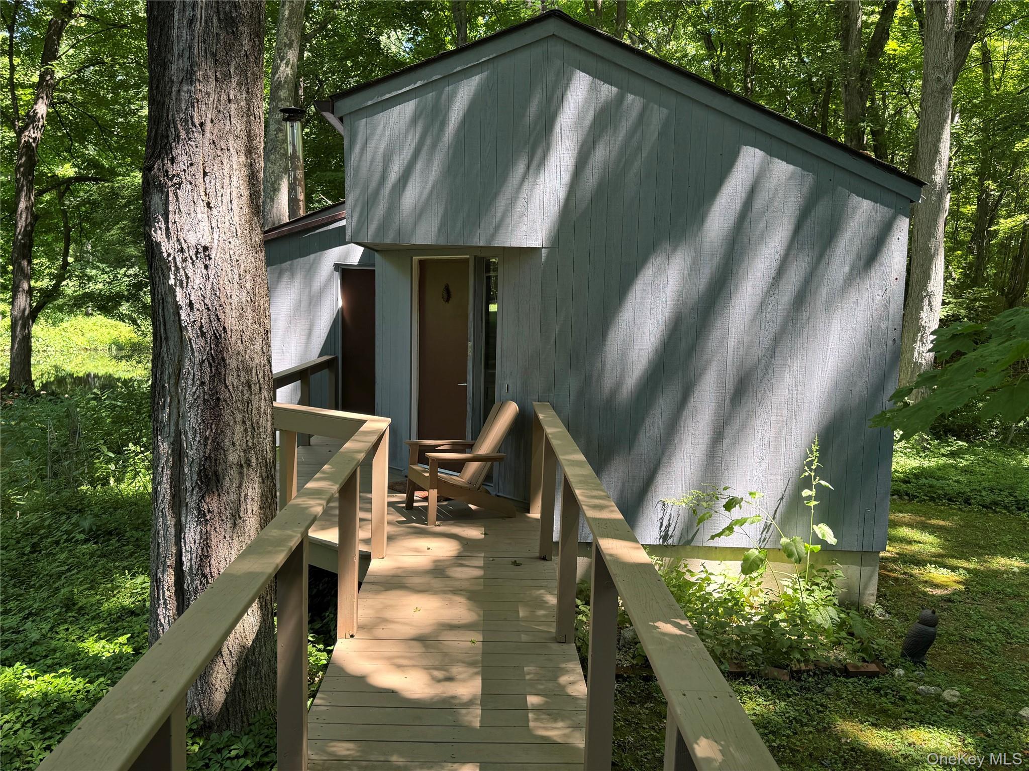 Charming country cottage with fireplace, large studio living/bedroom a...