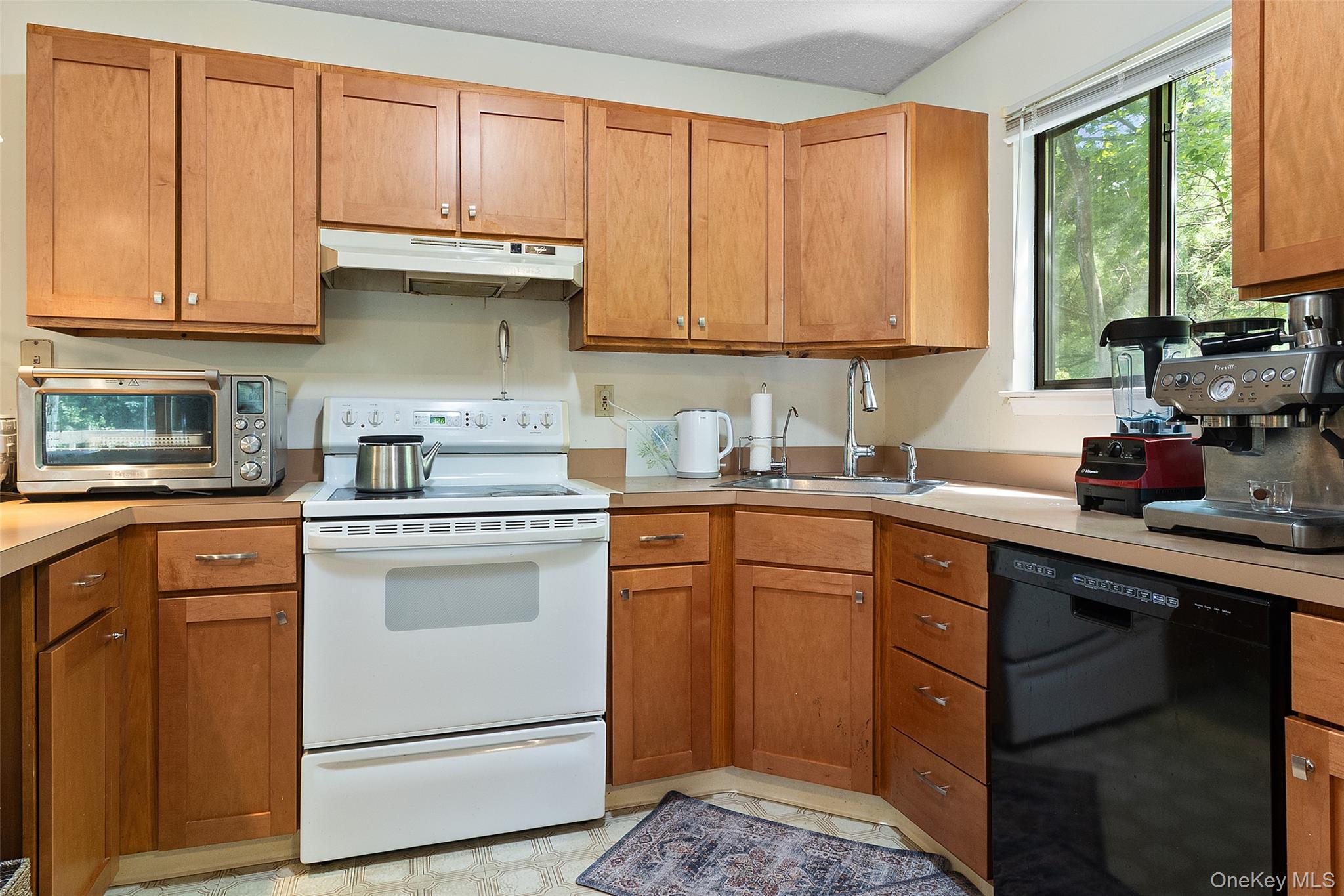Photo 4 of this property