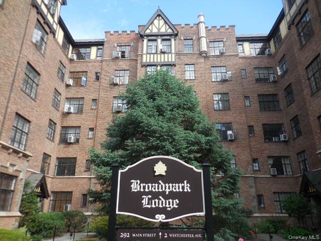 Move right into this beautifully renovated, bright and sunny studio co...