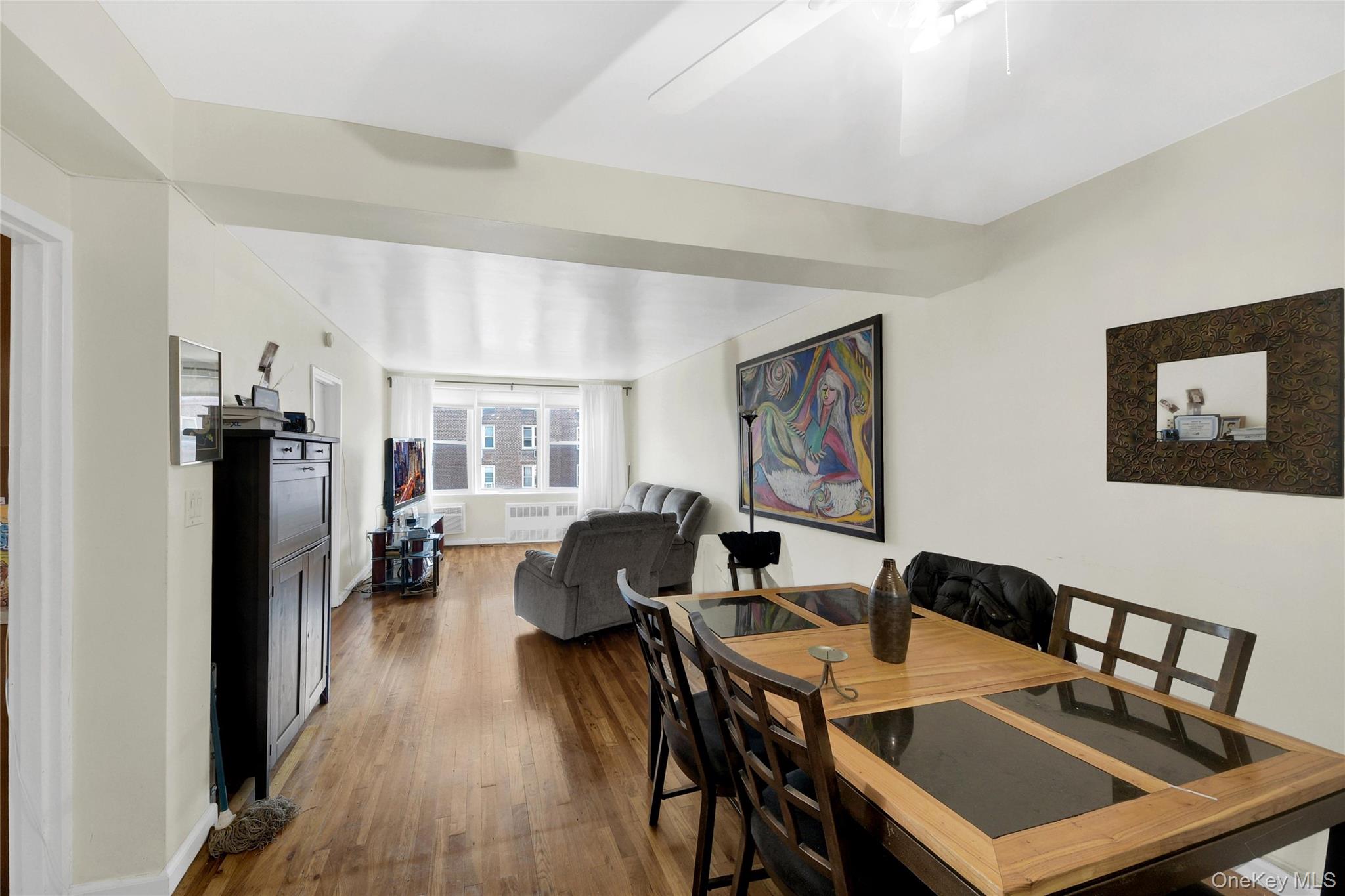 A bright and inviting two-bedroom co-op filled with natural light. Thi...