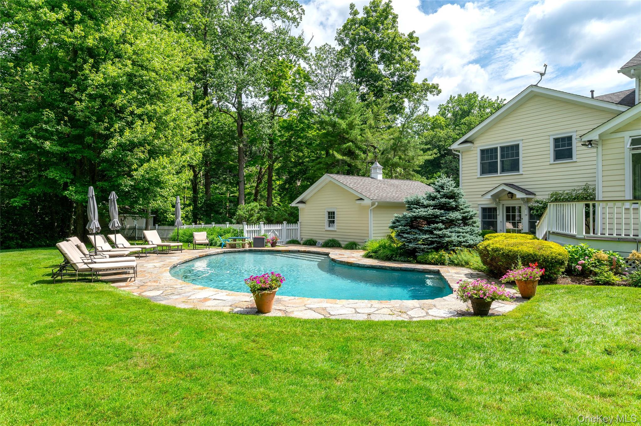 Photo 4 of this property