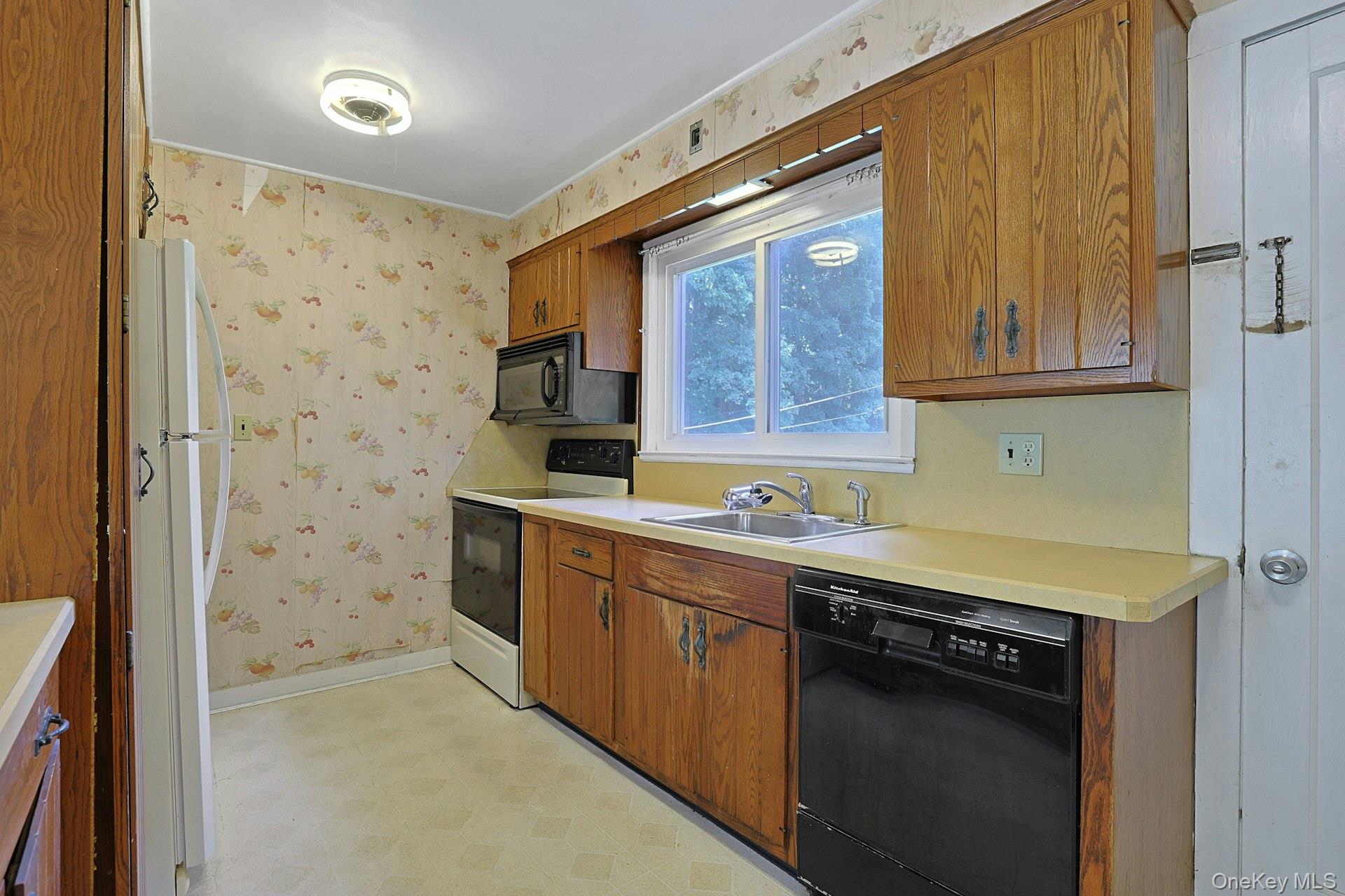 Photo 11 of this property