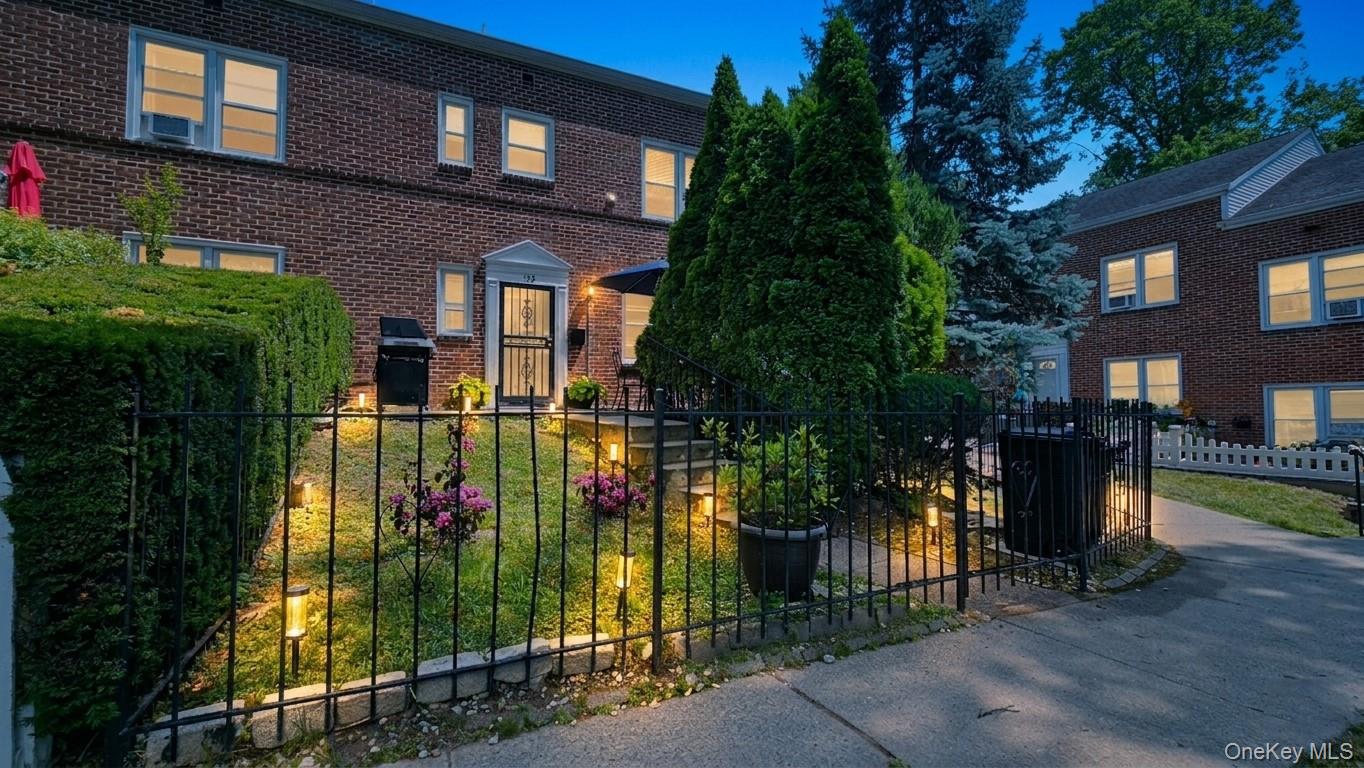 Photo 4 of this property