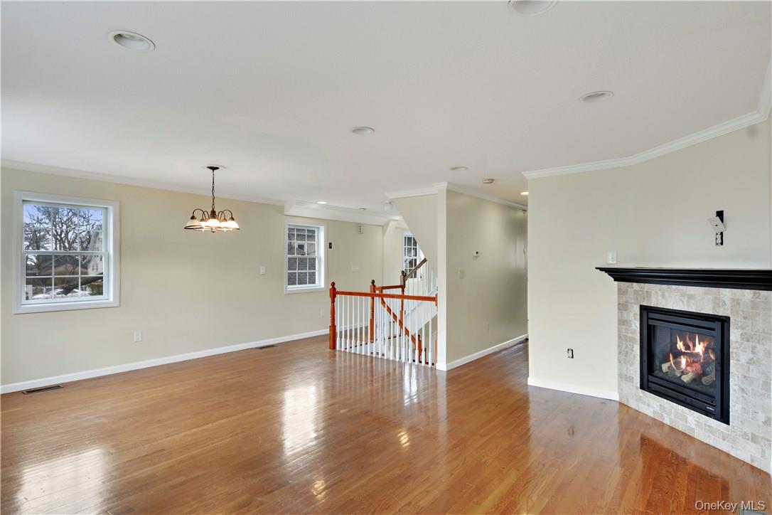 Beautiful, Modern and Extra-large town house with Fire Place, central...
