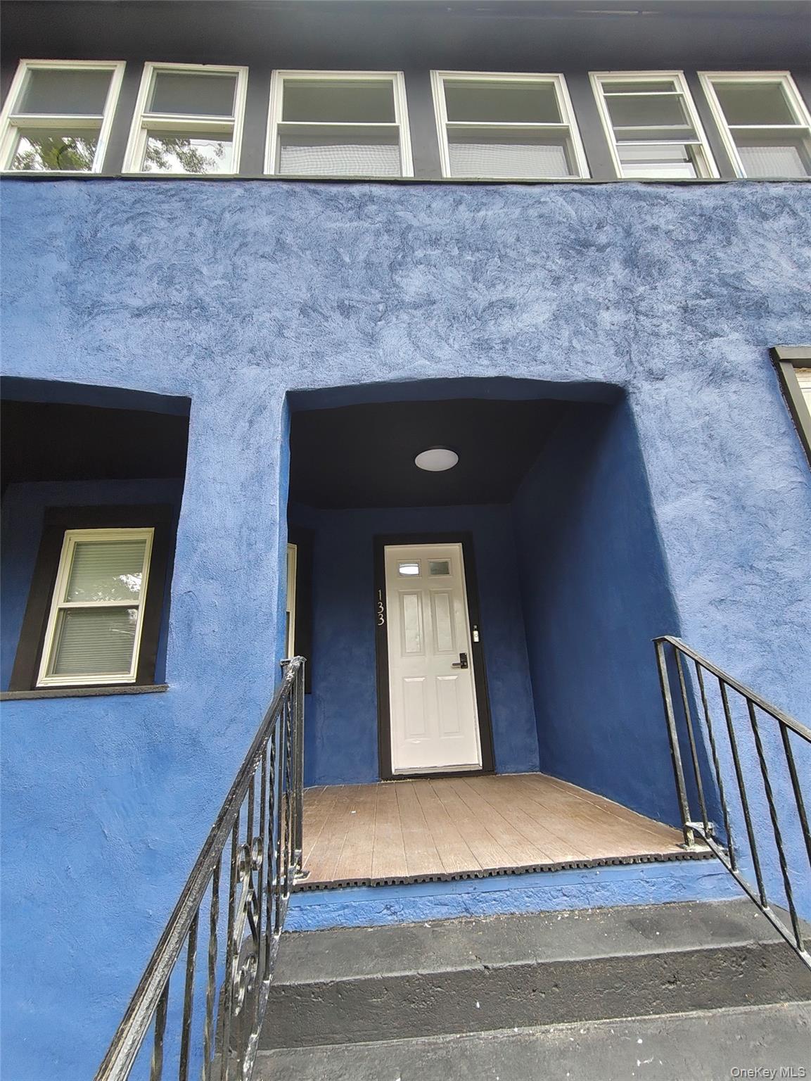 WELCOME TO NEW ROCHELLE. Prinstine 3-bedroom Rental on Lincoln Avenue,...