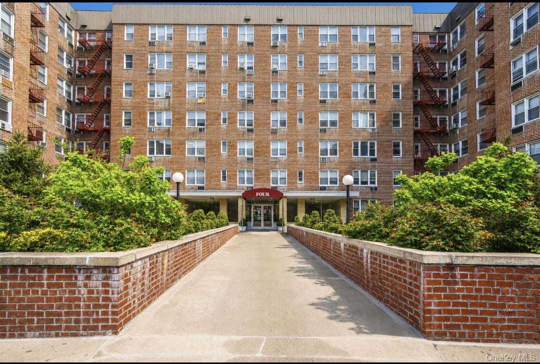 Spacious and affordable extra-large studio offering exceptional value...